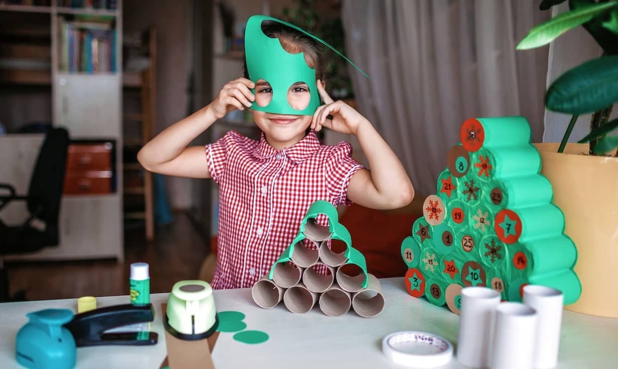 Weihnachtsbasteln in der Grundschule – Adventskalender aus Klopapierrollen