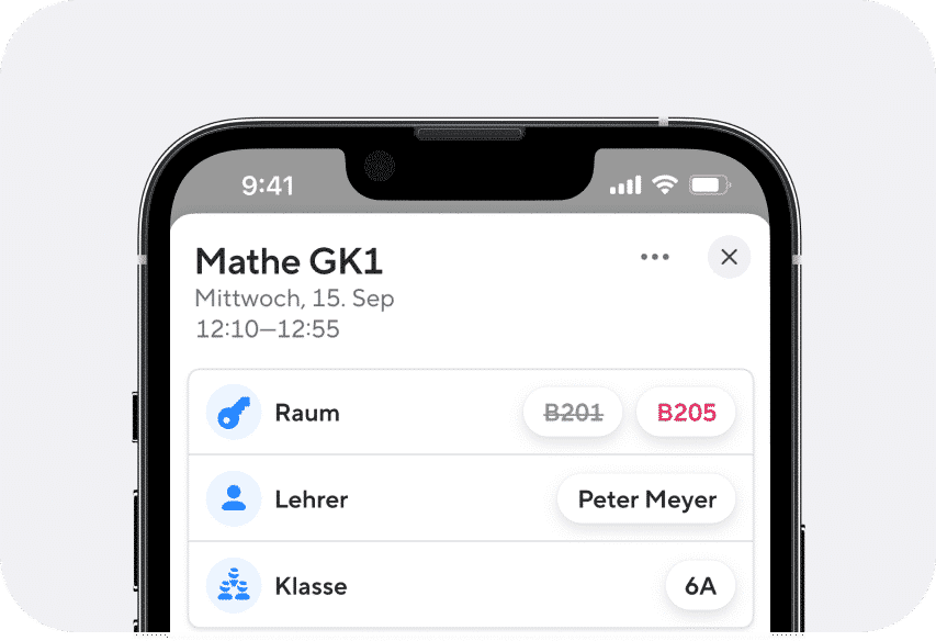 Schul-App Sdui - In diesem abgeschnittenen Bildschirmfoto aus der App erkennt man die Funktion des Digitalen Klassenbuchs. Man sieht die Stunde "Mathe GK1" und die zugehörigen Informationen zu Raum, Lehrkraft, Klasse und Uhrzeit.